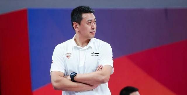 2024年恰逢“绍剧宗师”六龄童100周年诞辰,为了纪念这位“章式猴戏”开创者、绍剧名家,其子著名表演艺术家六小龄童亲自撰稿《金猴宗师:我的猴王父亲六龄童》,书写父亲六龄童与戏曲交织的一生。